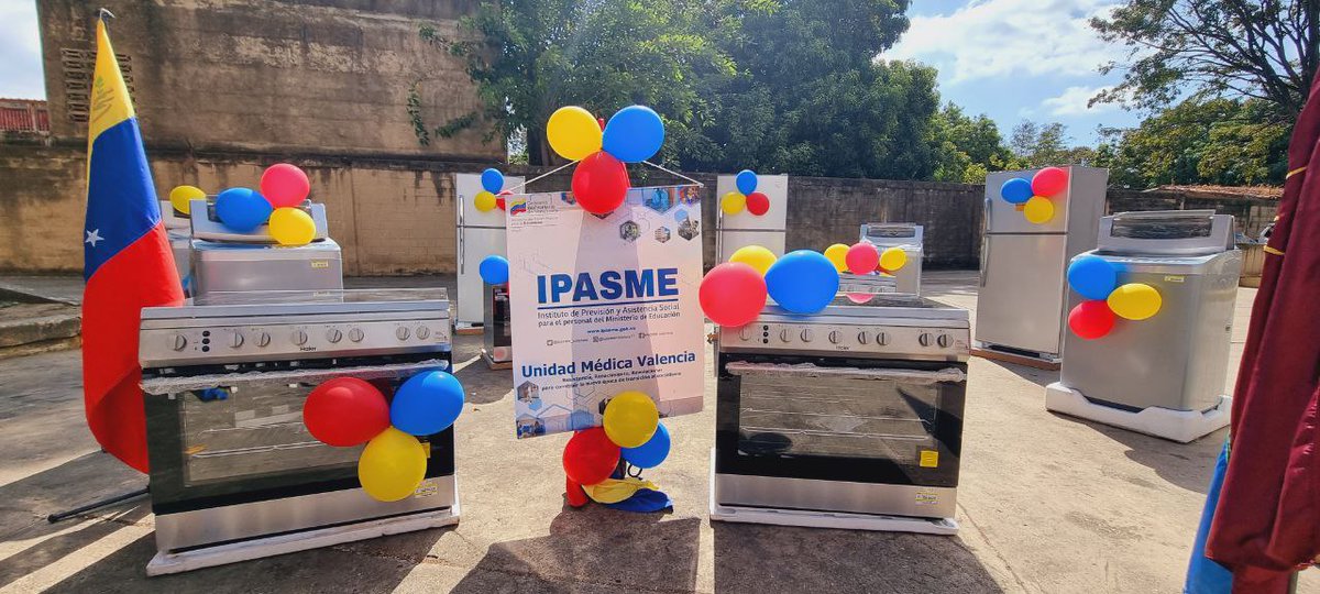 mineducacion_ve's tweet photo. #Carabobo | Gracias a las políticas de protección del Pdte. @NicolasMaduro, la Min. @_LaAvanzadora realizó la entrega de artículos de Mi Casa Equipada a docentes. @Aymaraguiar 

#RostrosProductivos https://t.co/29KBiOOHQo