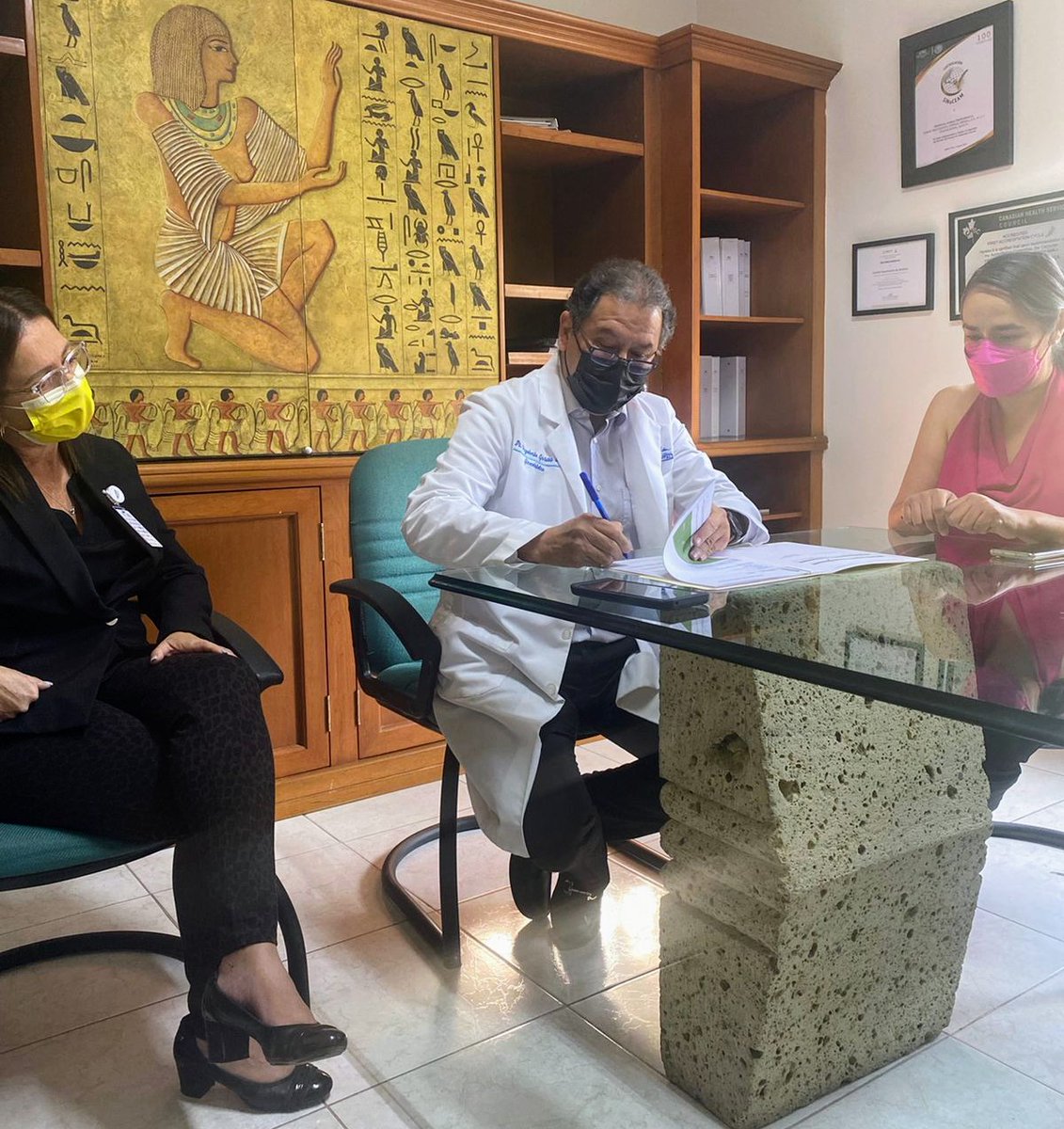 Dagober03350443's tweet photo. Finalizando Evaluacion de Auditoria del CSG y recibiendo observaciones con el Equipo de trabajo del Hospital Lomas Providencia para Garantizar la Calidad y Seguridad de nuestros Pacientes.... https://t.co/If17FlcDpe