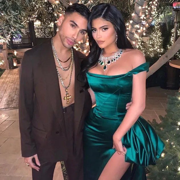 MakeupbyAriel, Kylie Jenner's makeup artist mentioned that Rare Beauty's  contour sticks are one of his favourites at the moment