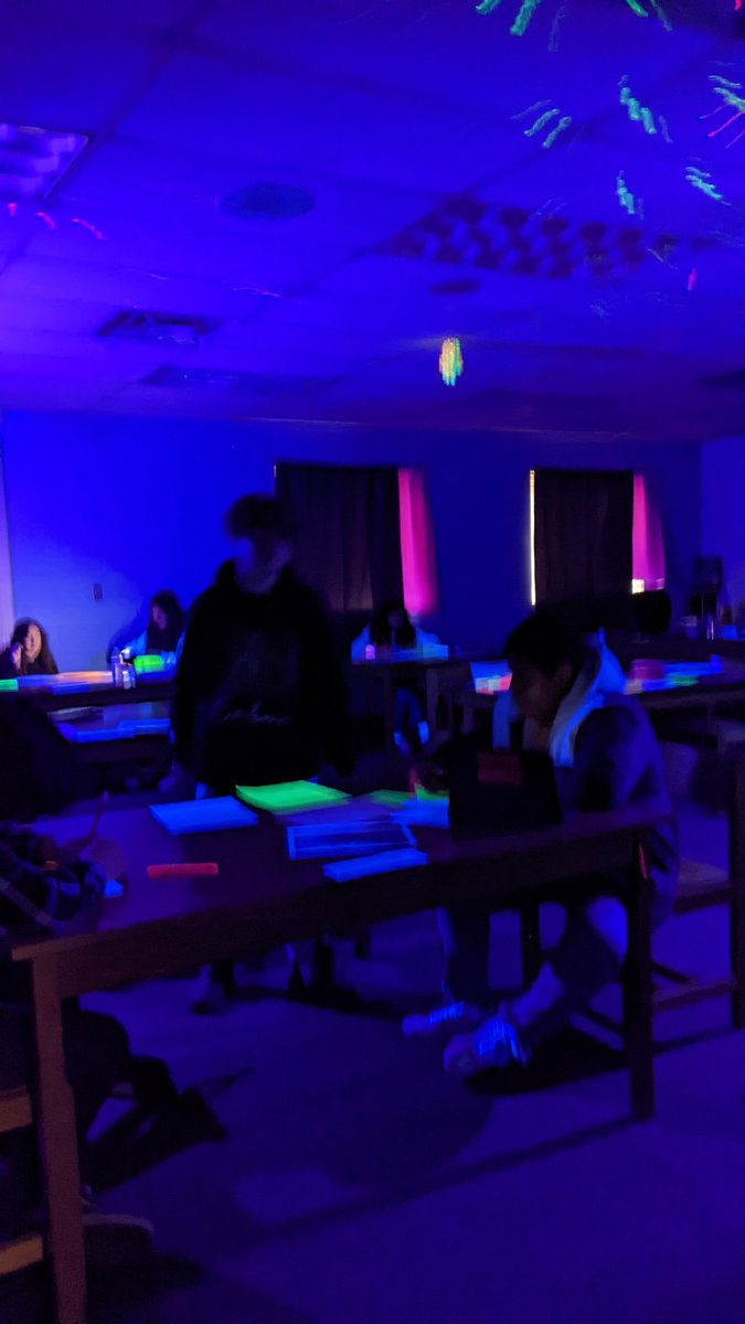 MrUllrich's tweet image. Day #1 of the #GlowMath project has students using highlighter, black-lights, geometric transformations, and their brainpower to make glowing stained glass windows!  Can&apos;t wait to see the final product tomorrow! @DmsHawks1 #DMSProud