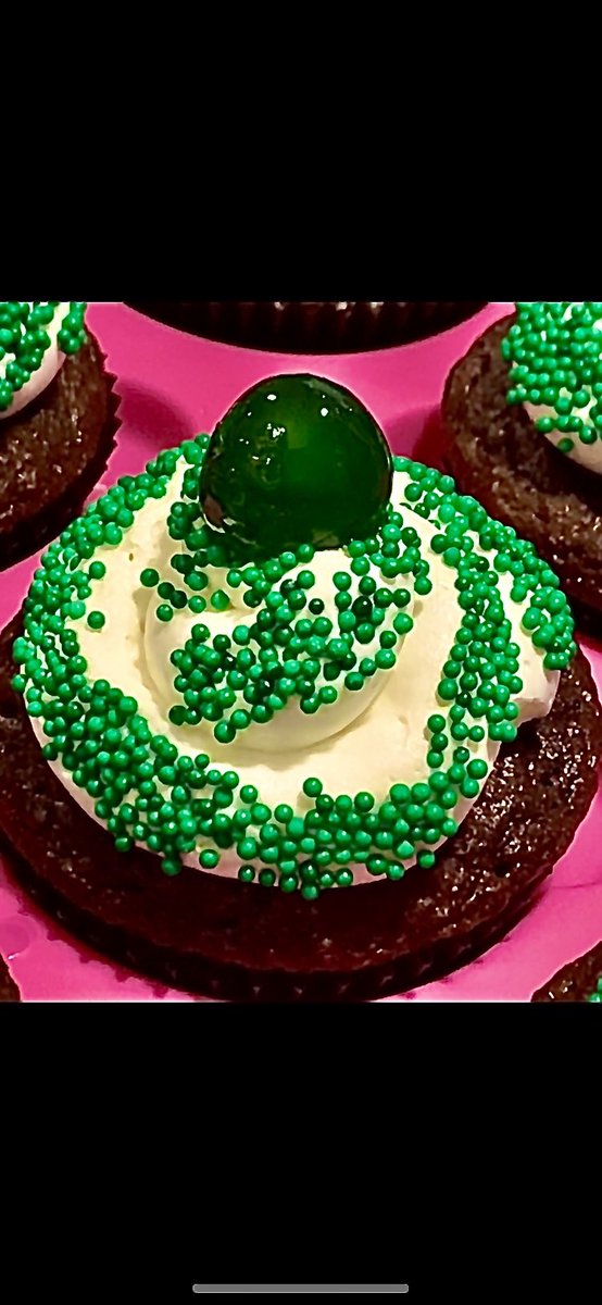 mrbigearstoyou's tweet image. #clienttreats #teamtreats #StPatricksDay #HarmReduction #litterallythecherryontop