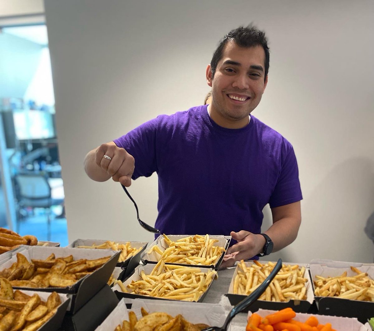ballventures's tweet photo. Ballin’ at BV 🏀💥
Kicking off the beginning of March Madness with some wings from @bwwings while taking a quick break to catch some of the early games!
#workhardplayhard
#ballventures
#createdevelopbuild
#doanything https://t.co/Oz3p7G0Es0