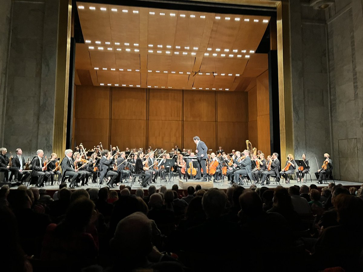 vtguillemin's tweet photo. Quel beau concert du @nationaldefce sous la direction de @CristiMacelaru, non tant pour #Goerne que pour l’accompagnement fin des Wesendonck (orch Henze), une Passacaille de #Webern d’une rare subtilité et une 4 de Schubert superbe d’élégance ✨🌈 https://t.co/kIOP2Ujgdk
