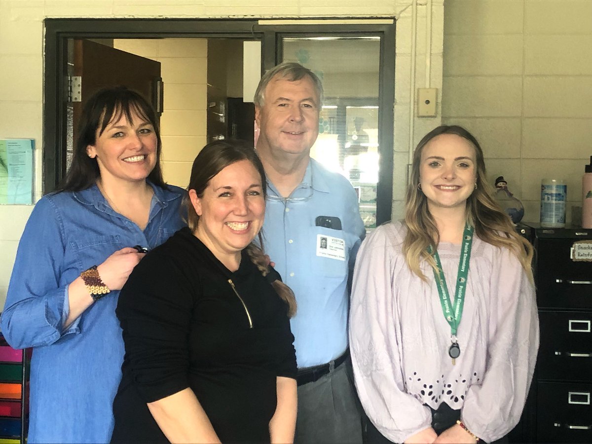 Naperville203's tweet photo. Thanks to @DonJohnstonInc and  @BuildingWingsCo for stopping by @prairied203 and @KJHSEagles today to check out the Building Wings reading curriculum (Readtopia) in action! #BeBold203 https://t.co/2iuyMwFuq2