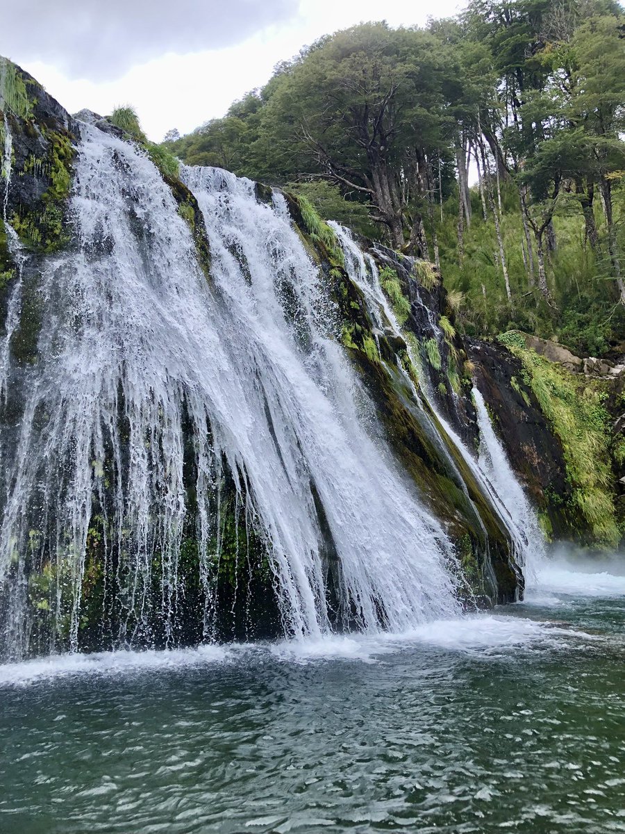 WorldPhotosTw's tweet photo. 🌊🍃
📍Cascada Ñivinco, Argentina 🇦🇷 https://t.co/kuKQMDbzfG