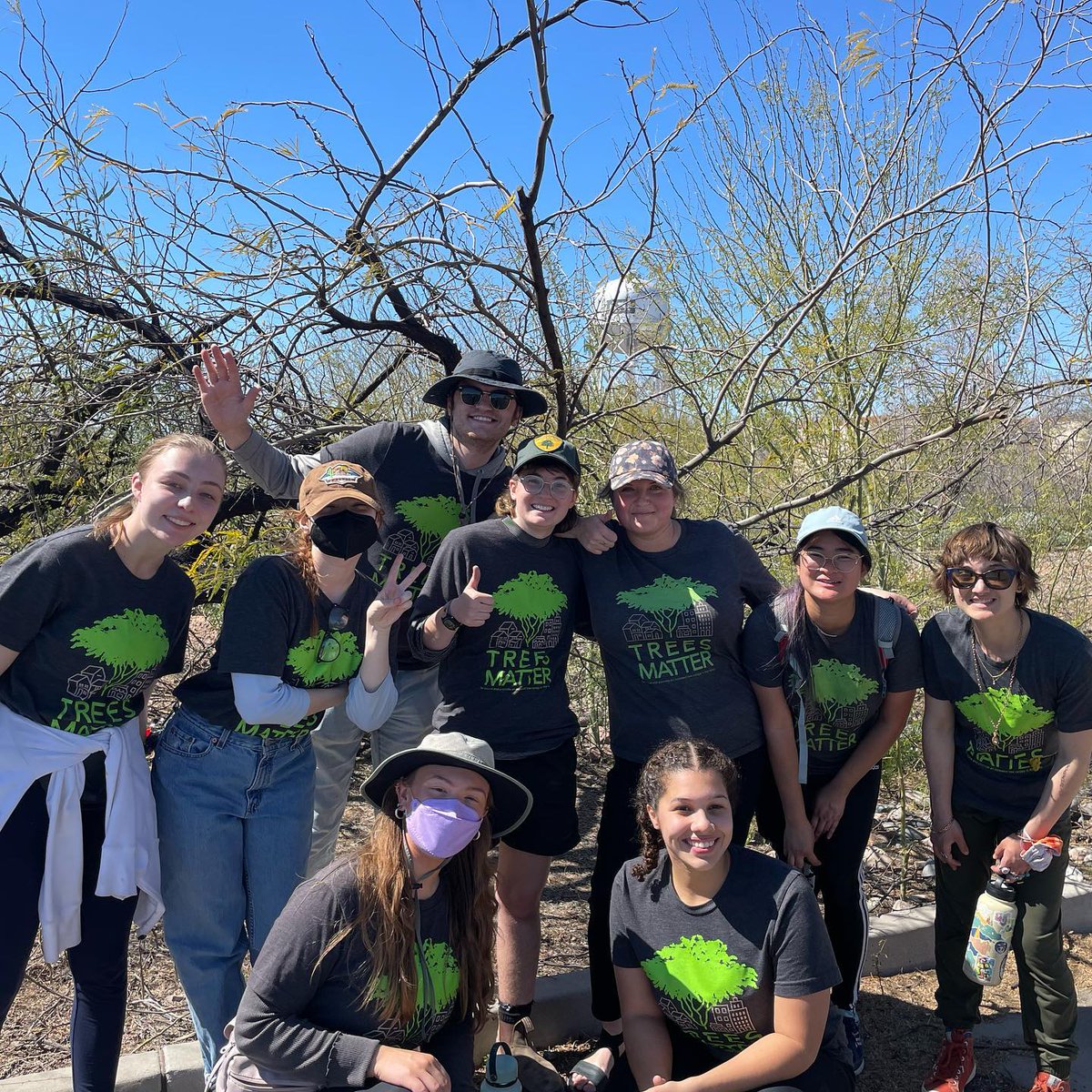 TreesMatterAZ's tweet photo. First SRP Shade Tree Distribution of the season, done! ✅🌳 On Saturday we distributed over 1,000 trees to the community in east Valley!! We look forward to the next one later this month! #treesmakepeoplehappy #treesmatteraz #treesmatter #srp #srpshadetreeprogram #srpshadetrees https://t.co/CjojgTCBQx