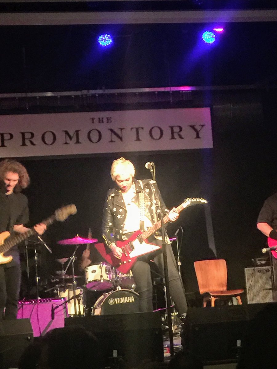 BlakeRedRocks's tweet photo. #tbt to my performance at The Promontory in Chicago! Can’t compare the feeling of playing out in front of an audience. 🎸❤️
#blakeredrocks #thepromontory #liveshows #throwback https://t.co/JqLDOjWfFV