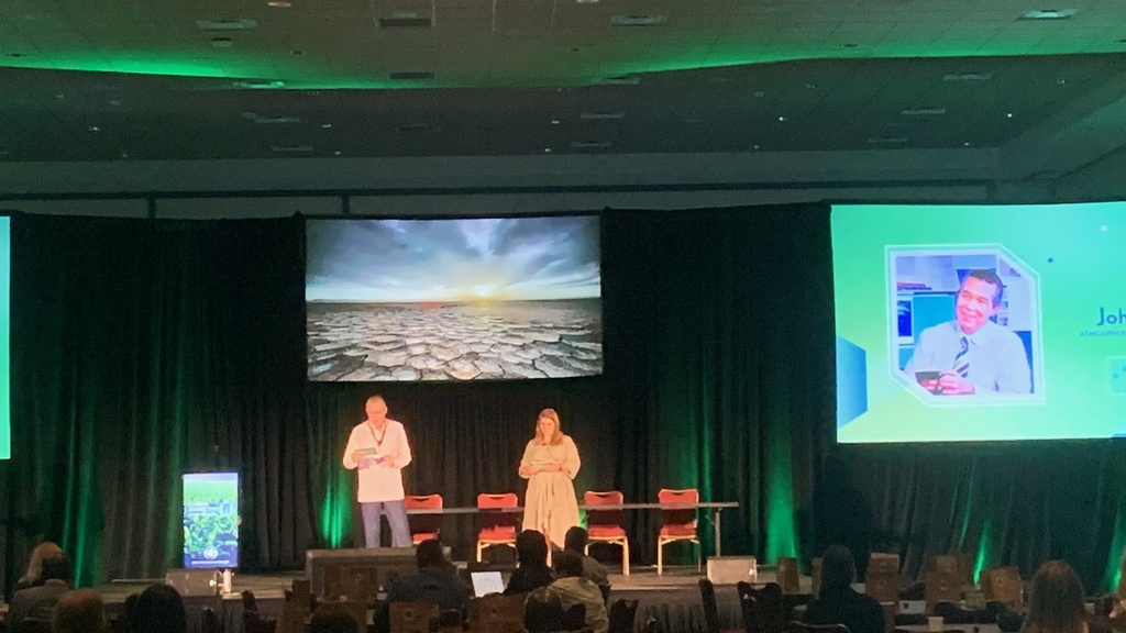 SantaCruzPR's tweet image. Take a look at day 1 of @volofoundation's annual #ClimateCorrection conference!

#SantaCruzCommunications #SantaCruzPR #PRLife