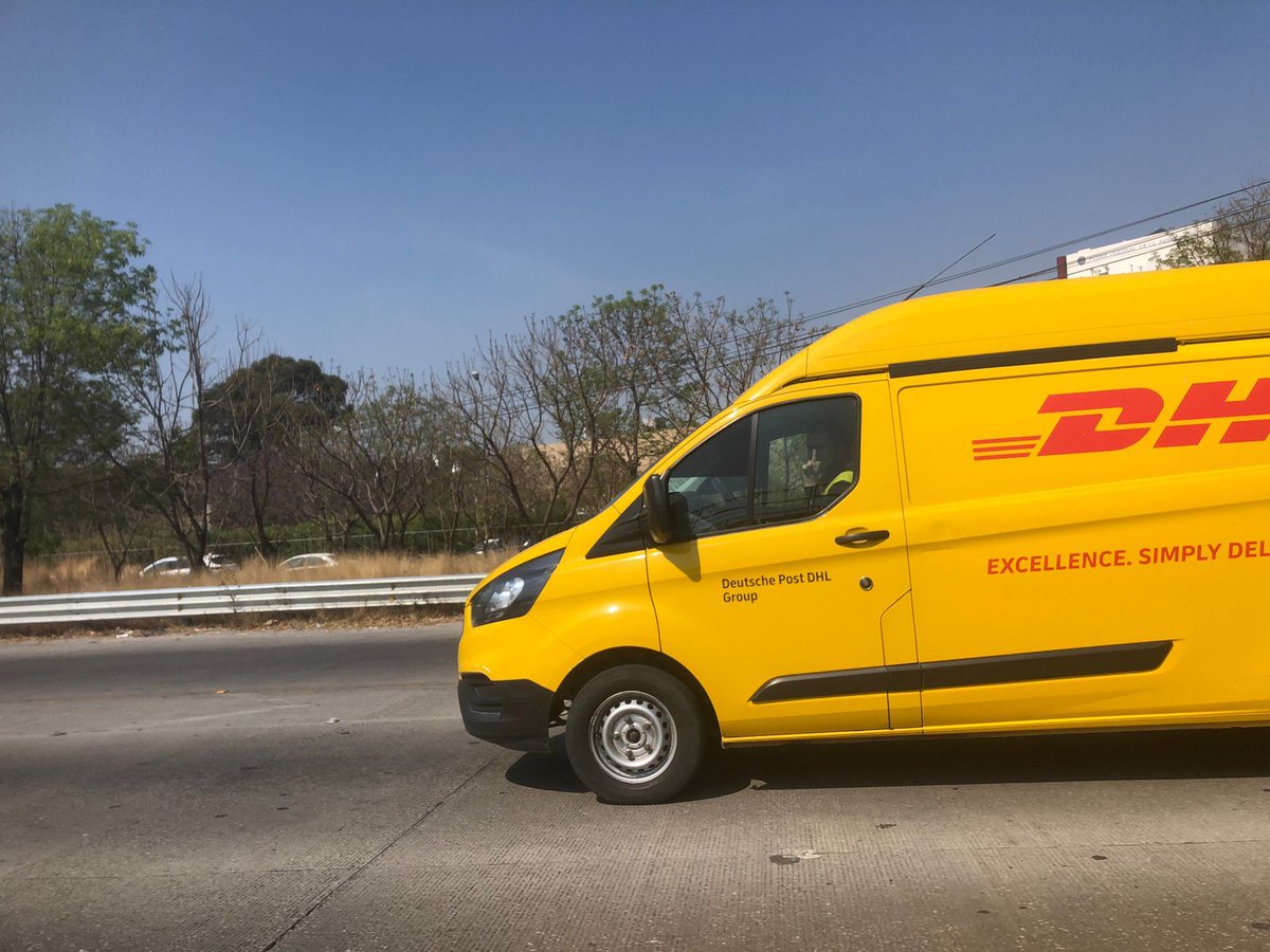 OroNoticiasPue's tweet photo. #ReporteCiudadano | Reportan a chofer de @DHLMex de agresivo y que circula alta velocidad, sobre periférico #Puebla @CICPue🚨 https://t.co/mjPBc7GwJ2