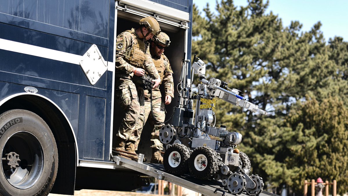 airforcespecwar's tweet photo. #EOD team members from the 8 CES participate in a routine training event at Kunsan Air Base. These exercises test their response time and capabilities to locate and destroy foreign sUAS.
#bombsquad #bombtech #boom #eomfd #airforce #specialwarfare 🦀 https://t.co/FILeO9qgxL