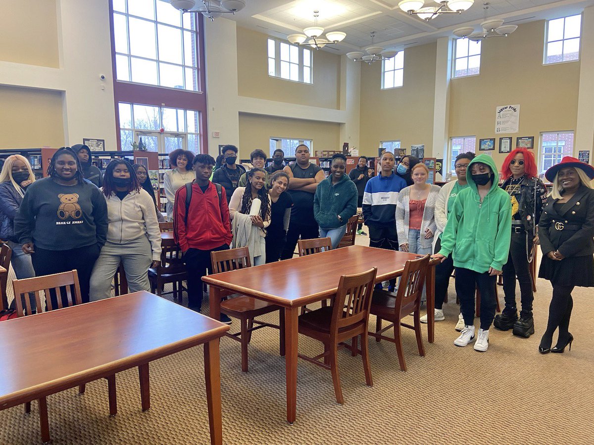 TheDebcc's tweet photo. It was such an honor today to speak to Ms. Wright’s social studies class at Appoquinimink HS. Our students need to see people that look like them in leadership roles. #Eachoneteachone #DEBCC #leadership #Womanlead #blackwomanimpact #BlackinBusiness #givingback #AHS @AppoSchools https://t.co/QdGKWeGfj4