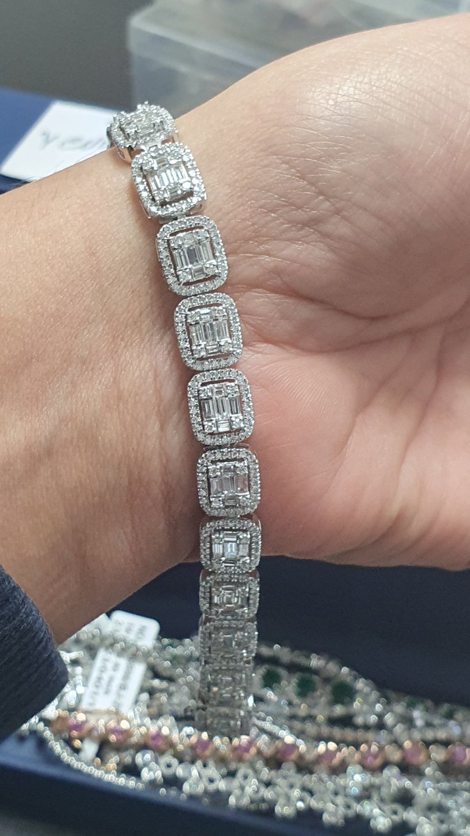 BuyFineDiamond's tweet photo. New round and baguatte diamond bracelet in https://t.co/1sLsZSkezH ... https://t.co/4z4IuhzbXP