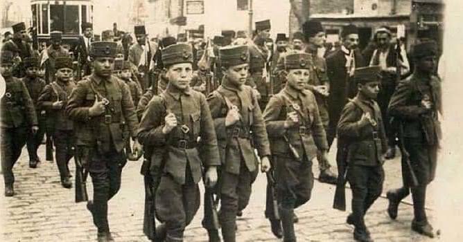 PilanSuleyman's tweet photo. "Ölü askerleri vardı, 14, 15, 16 yaşlarında ve inanınki gülüyorlardı. İlk kez kaybedeceğimizi o gün hissettik." (İngiliz Subayı)
#18MartCanakkaleZaferi
 #CanakkaleGecilmez https://t.co/NZxzhV2dWq