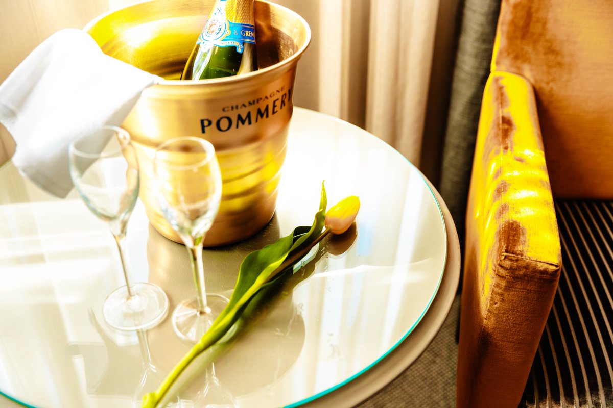 Find that unique #mothersdaygift, one of our #giftvouchers.  Spend over £100 to include a glass of #Champagne on arrival with us.

Order your voucher here:
blanchhouse.co.uk/hotel-gift-vou…
