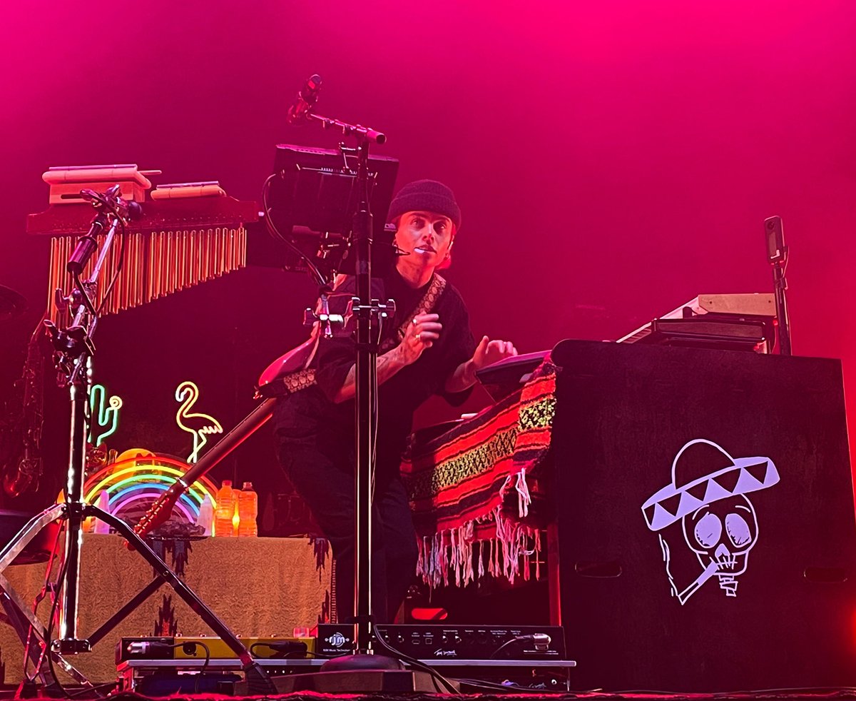 .<a href="/TASHSULTANAA/">TASH SULTANA</a> és una artista multinstrumental que ens està deixant amb la boca oberta 😮❤️ #TashSultana #soldOut #Barcelona <a href="/LiveNationES/">Live Nation España</a>