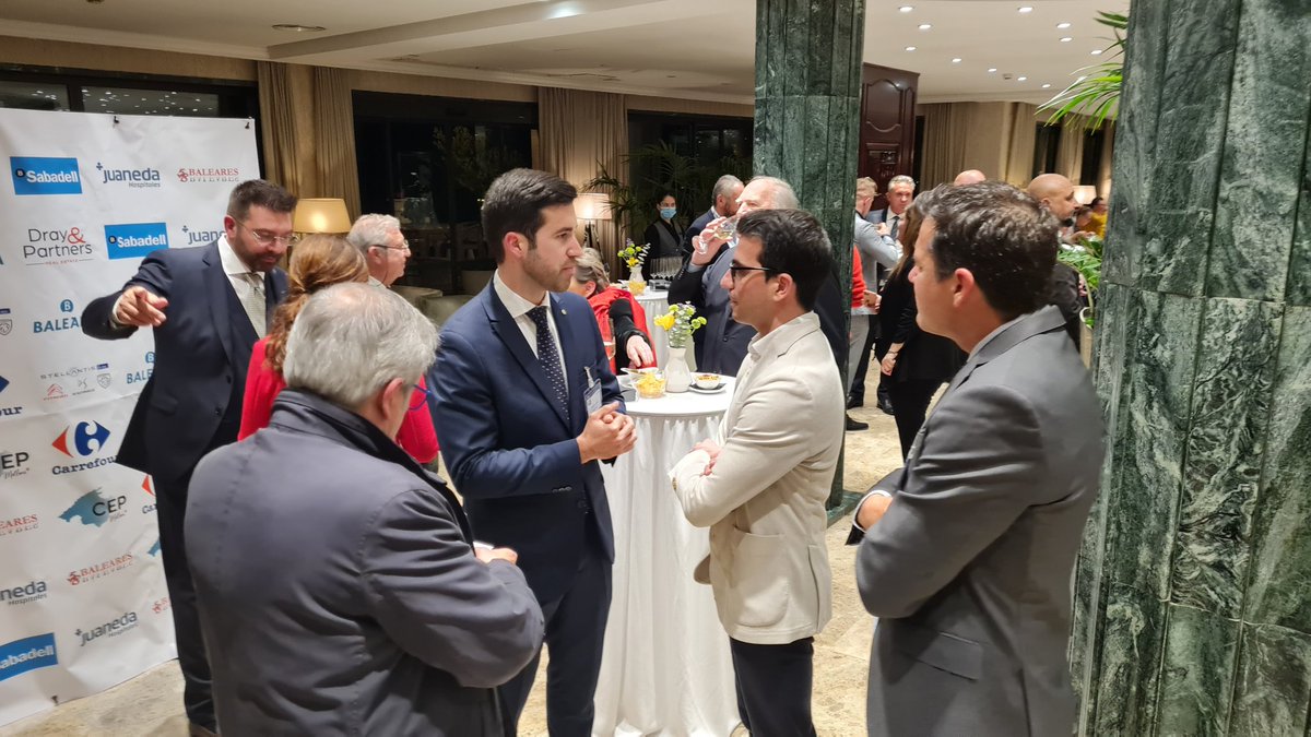 El conseller <a href="/miquel_company/">Miquel Company Pons</a> ha assistit avui a la trobada del Club d'Empresaris de <a href="/piaf_majorque/">piaf.majorque</a> amb participació de l'exministre <a href="/Charles_Millon/">Charles Millon</a>, centrada en el repte social i econòmic de la #TransicióEnergètica i les oportunitats per als sectors productius francès i balear.