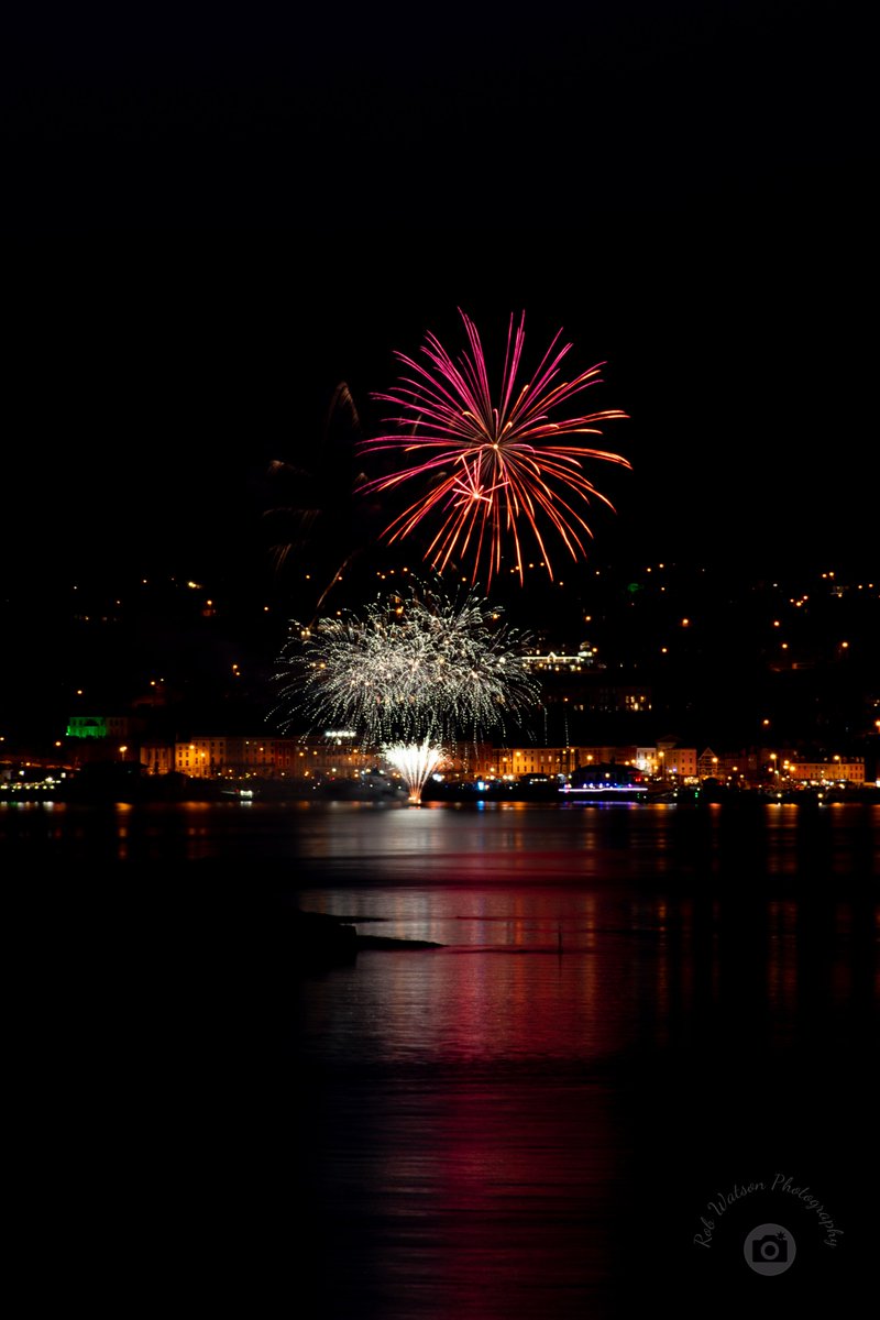 RobkWatson's tweet photo. St Patrick's Day fireworks over Cobh.

@corkbeo @CorkHarbourWX @CobhEdition @UKNikon  @midletonimages 

#Fireworks #Cobh #StPatricksDay #photography https://t.co/QTHVdGKgwY