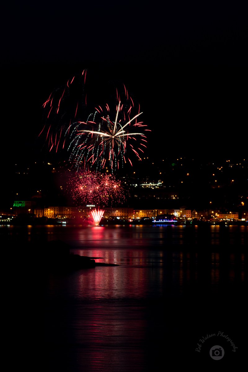 RobkWatson's tweet photo. St Patrick's Day fireworks over Cobh.

@corkbeo @CorkHarbourWX @CobhEdition @UKNikon  @midletonimages 

#Fireworks #Cobh #StPatricksDay #photography https://t.co/QTHVdGKgwY
