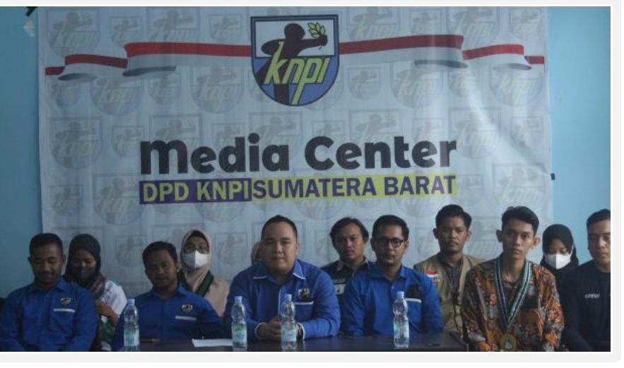 PiisumbarID's tweet photo. Website Resmi PW PII Sumbar: PW PII sumbar Ikut serta Kolaborasi bentuk Krisis ...
 https://t.co/j9M1yYdkjm https://t.co/iLhonaZihY