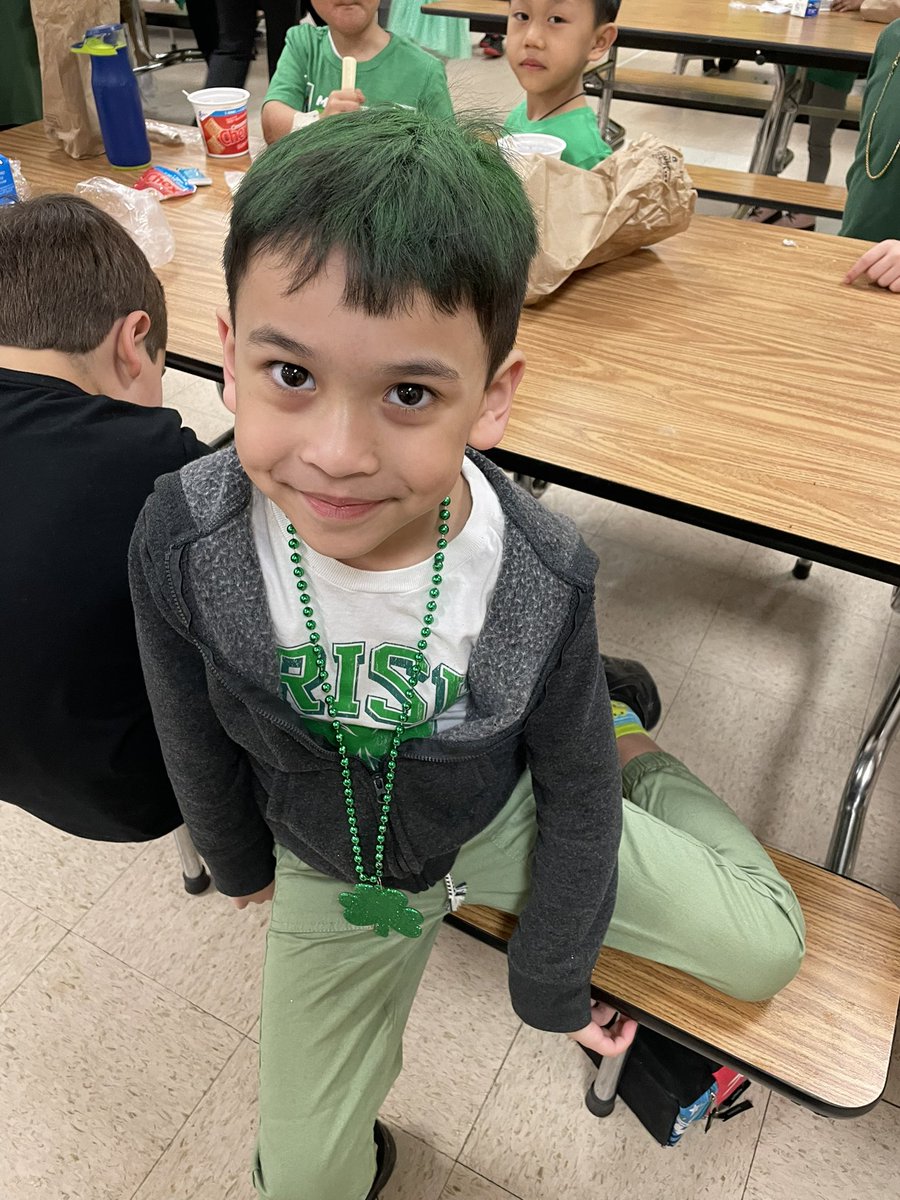 MarisaLVJackson's tweet photo. 🍀🍀🍀St. Patty’s Day vibes at Woodridge 🍀🍀🍀 #luckyprincipal #canthidethatWizardpride #spiritdayfun 💙🧙‍♂️💛 https://t.co/1IBcY8FhKB