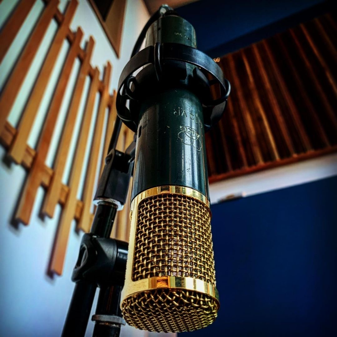 Celebrating #StPatricksDay in green fashion with the AKG C12VR. ☘️🎙✨ Legendary performance, iconic sound. What are you recording today? 📷 IG roycrsn