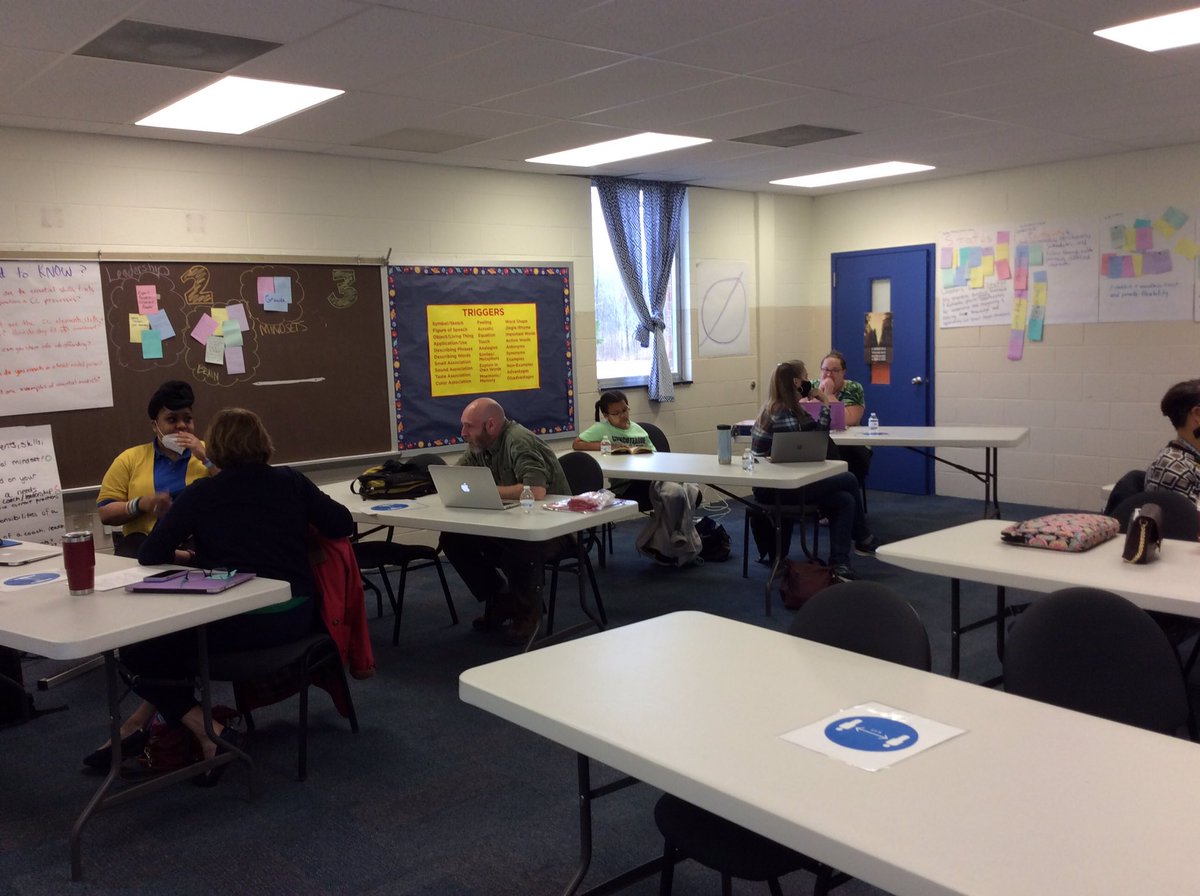 Work_The_Math's tweet photo. Mentor Lead PD. How can we built a culture of safety with our new and novice teachers? #TLHCS #weareHCS @drkimrichardson https://t.co/YXtnf9Rl90