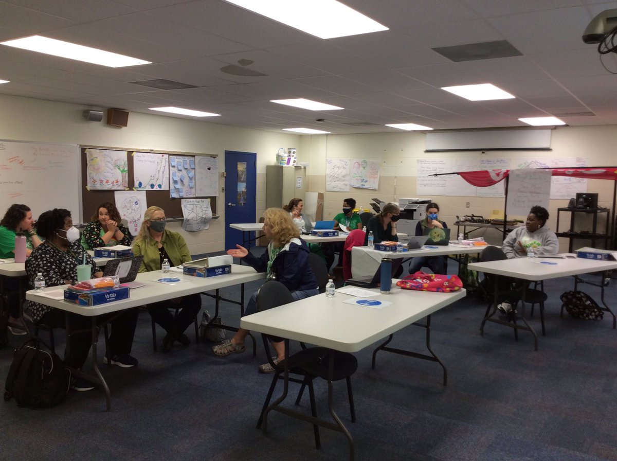 Work_The_Math's tweet photo. Mentor Lead PD. How can we built a culture of safety with our new and novice teachers? #TLHCS #weareHCS @drkimrichardson https://t.co/YXtnf9Rl90