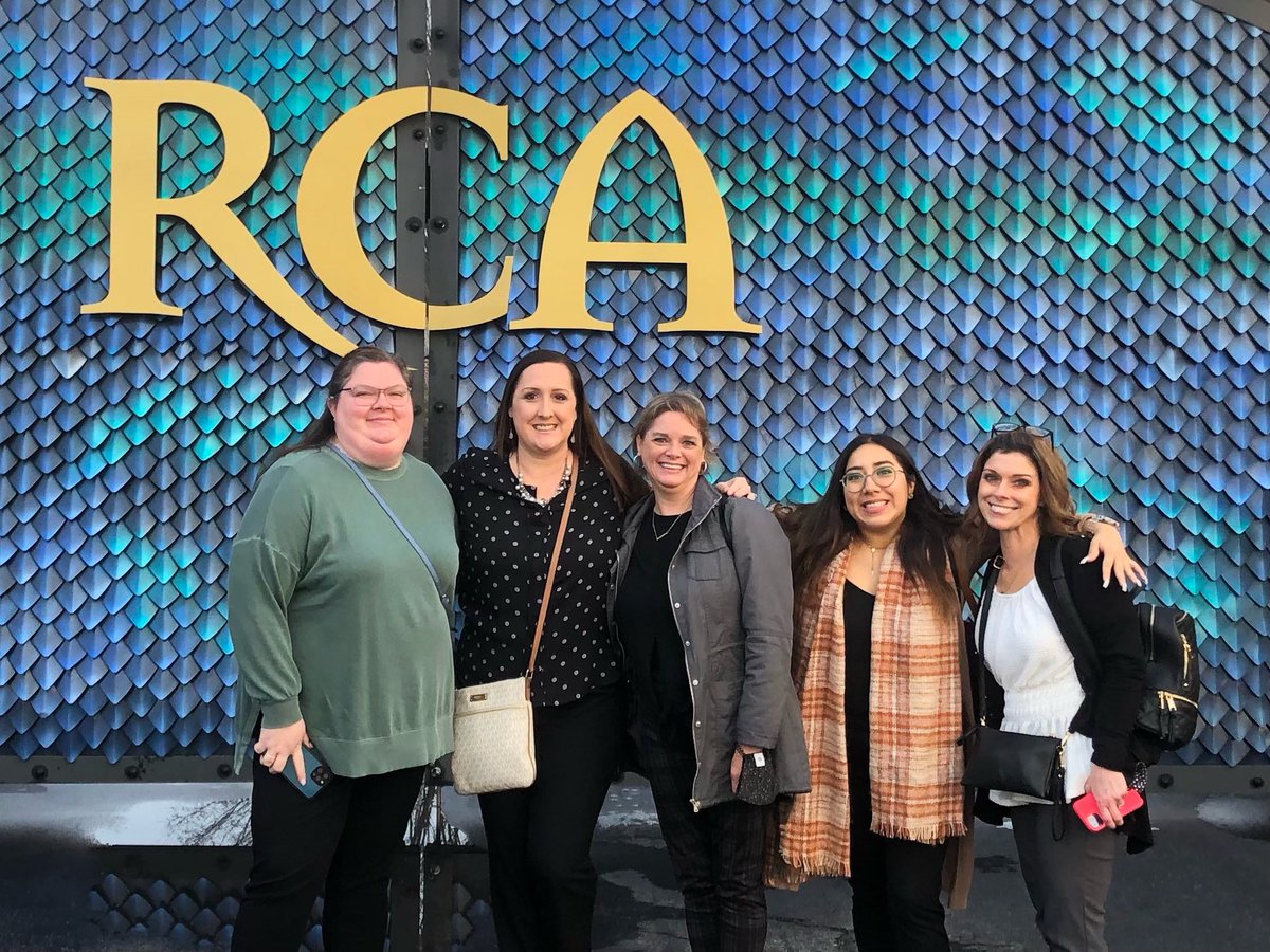 laura_prymak's tweet photo. Day one was AMAZING!! So excited to bring back #RCAinspired vision to our #SALEMstars family! #SHINEon @samelilydia1 @MsRadt_2nd @MissSanchezSCES @MTrue814 #ONEccps https://t.co/T5rp7jDK2S