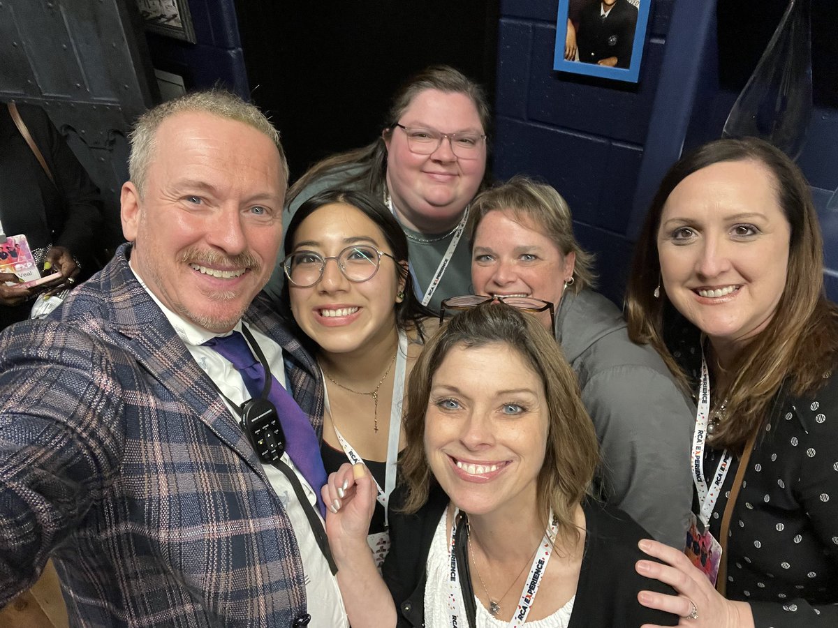 laura_prymak's tweet photo. Day one was AMAZING!! So excited to bring back #RCAinspired vision to our #SALEMstars family! #SHINEon @samelilydia1 @MsRadt_2nd @MissSanchezSCES @MTrue814 #ONEccps https://t.co/T5rp7jDK2S