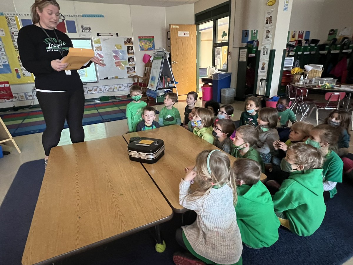 MeganPeschke's tweet photo. @digman_amy just can’t get out of kindergarten. With her help these smarty pants broke the locks and found gold! They practiced ￼rhyming, counting, number problems and cracked the codes! #breakoutbox #gold https://t.co/wVROpIAYxU