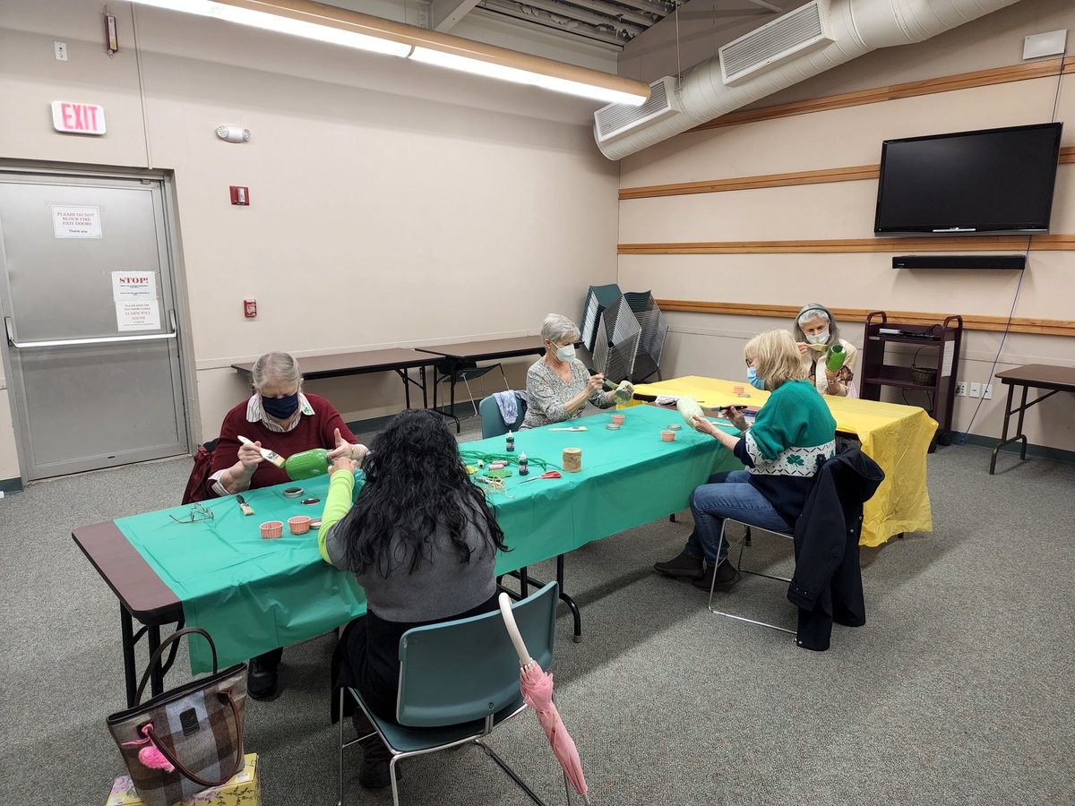 mclsnj's tweet photo. This afternoon, patrons at our Ewing Branch celebrated #StPatricksDay with a #chalkpaint #masonjarcraft 

 #njlibraries #crafts #stpatricksdaycraft #adultprograms #libraryprograms #libraryfun #happystpatricksday https://t.co/Ma79BMZAuO