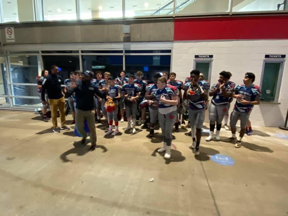 JonesCreighton's tweet photo. Appreciate once again the opportunity 🙏🏽 to get to work with some amazing players/coaches from around the nation! 👀 forward to picking up where we left off last year😉! #AA10 DAWGS!! @ODFBall @QBimpact @4StateSports1 @PrepRedzoneOK @TopPreps @247Sports @Rivals @OCA_Football https://t.co/RAsmHtqx0J