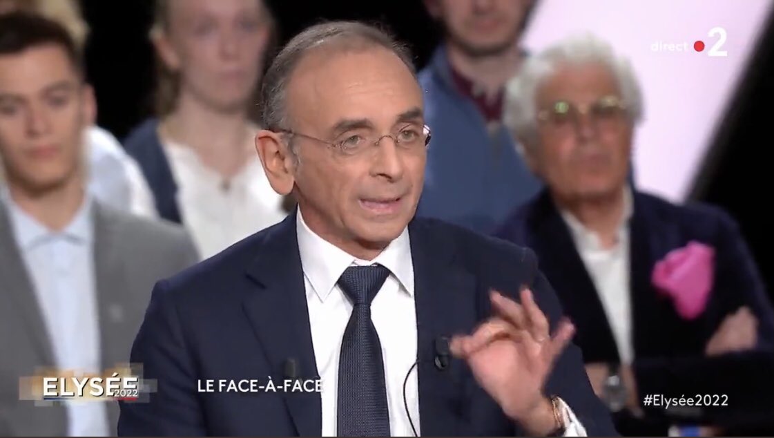 Il ne se renie pas, il ne louvoie pas, il ne lâche rien.
C’est Zemmour.
Un homme d’État s’attache d’abord au bien-être de son peuple.
C’est Zemmour.
Un président se bat avant tout pour restaurer la grandeur de la France.
Ce sera Éric #Zemmour.
#Elysee2022 
#LeFaceAFace