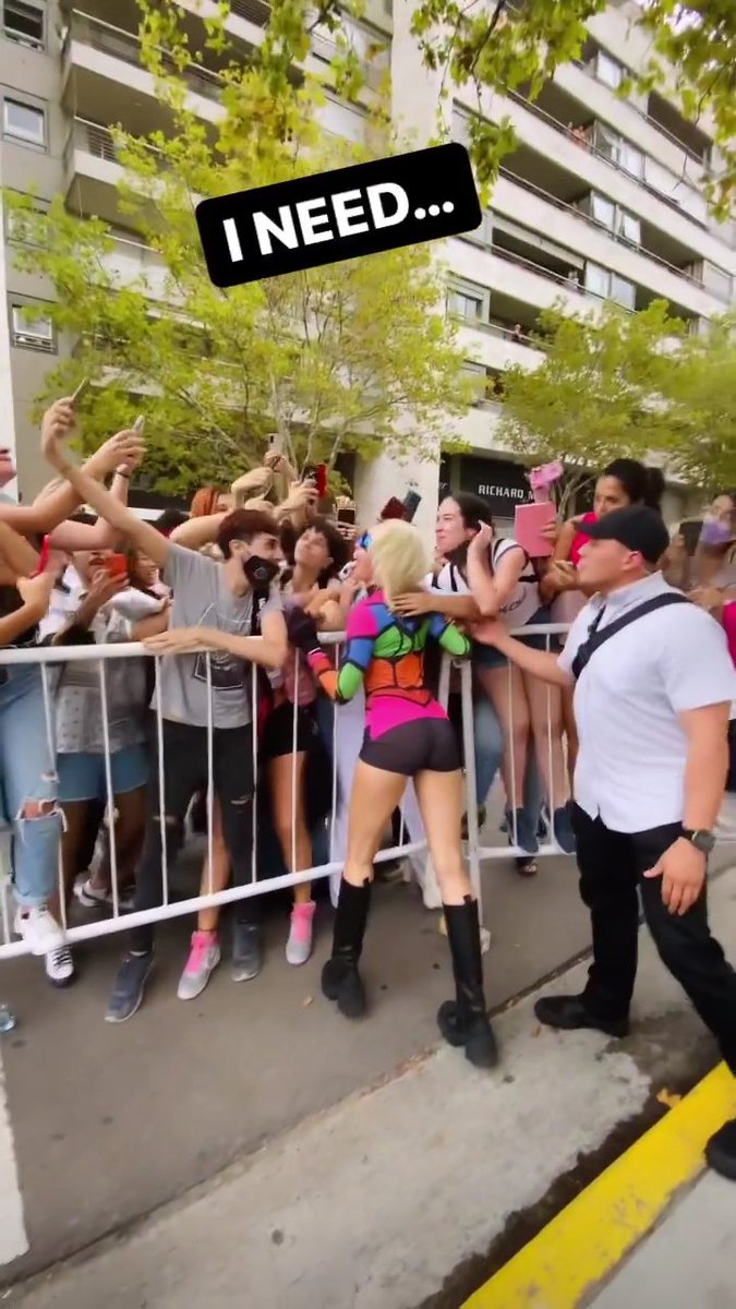 imm4nue1's tweet photo. ESTO ES REAAAAL??? 

WATAFAK!!! 

😍un fuegaaaaaaa!!!👑🇦🇷

🔥🔥@mileycyrus🔥🔥

#MileyEnArgentina #MileyCyrus https://t.co/Aj5liZ2TfY