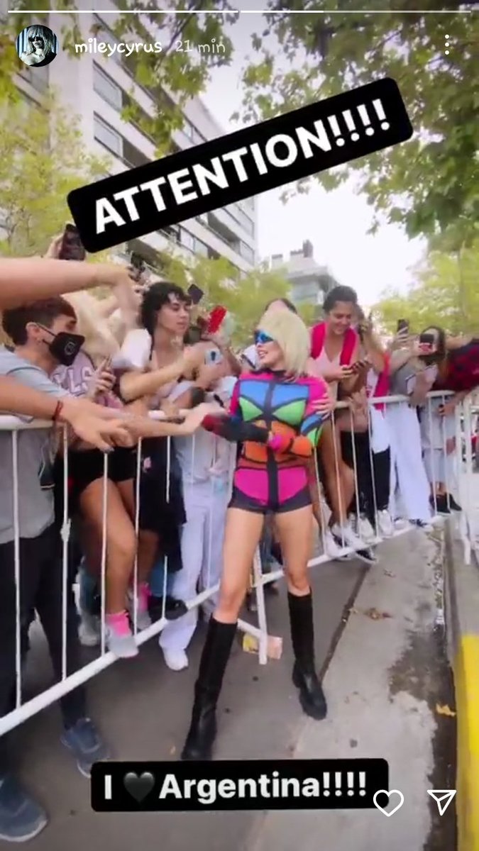 imm4nue1's tweet photo. ESTO ES REAAAAL??? 

WATAFAK!!! 

😍un fuegaaaaaaa!!!👑🇦🇷

🔥🔥@mileycyrus🔥🔥

#MileyEnArgentina #MileyCyrus https://t.co/Aj5liZ2TfY