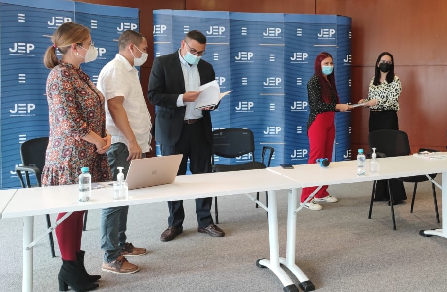 Entregamos a la <a href="/JEP_Colombia/">Jurisdicción Especial para la Paz</a> el informe Violencia Contra Organizaciones Campesinas en el Sur de Córdoba Defensoras del Acuerdo de Paz

Donde relatamos la persecución estigma, violencia en contra de <a href="/ascsucor_org/">Asociación de Campesinos del Sur de Córdoba</a>, <a href="/AsodecasOficial/">Asodecas.oficial</a> en compañía de <a href="/Coljuristas/">Comisión Colombiana de Juristas -CCJ-</a>