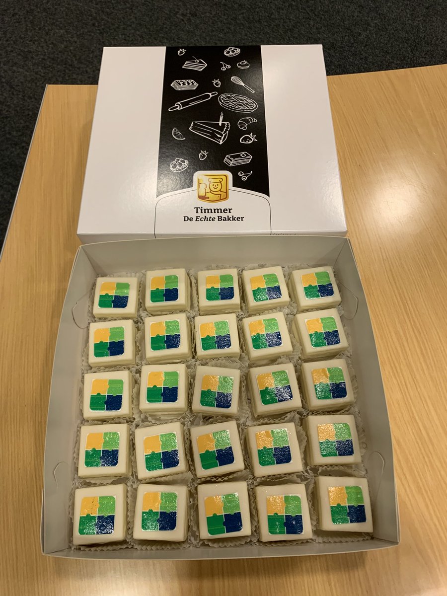 henkheijerman's tweet image. Vanavond een eerste vergadering met leden van de oude en nieuwe fractie van @CGB_AenH in het gemeentehuis van @aaenhunze .
Onder het genot van een kopje koffie en een petit four teruggekeken op de behaalde 9 raadszetels. Tevreden en vol trots.👍 En ook alvast een blik naar voren.