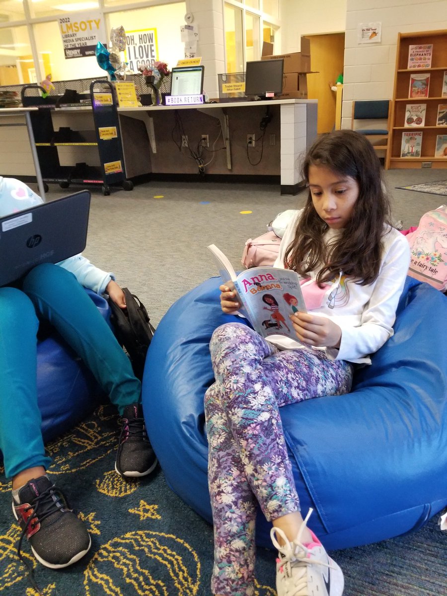 mrsbrandyhudson's tweet photo. Ours 3rd grade Girls Read! book club is off to a great start! Can't wait to watch these girls develop as both readers and friends over the coming weeks. 💙💛 📚👭 #girlsread #girlsrule #3rdgrade https://t.co/jPc9yEIFgp