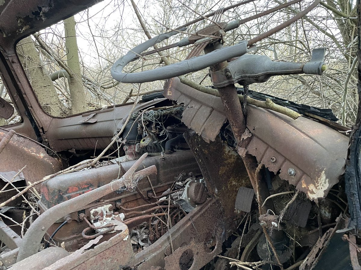 Ok. I give up. 

Can anyone help identify this lorry I found on my dog walk this evening. I can see TRA V (U) maybe, on the grille. Could it be missing the first letter? S? Straussler? But couldn’t match any photos. RT if you know a Lorry Enthusiast