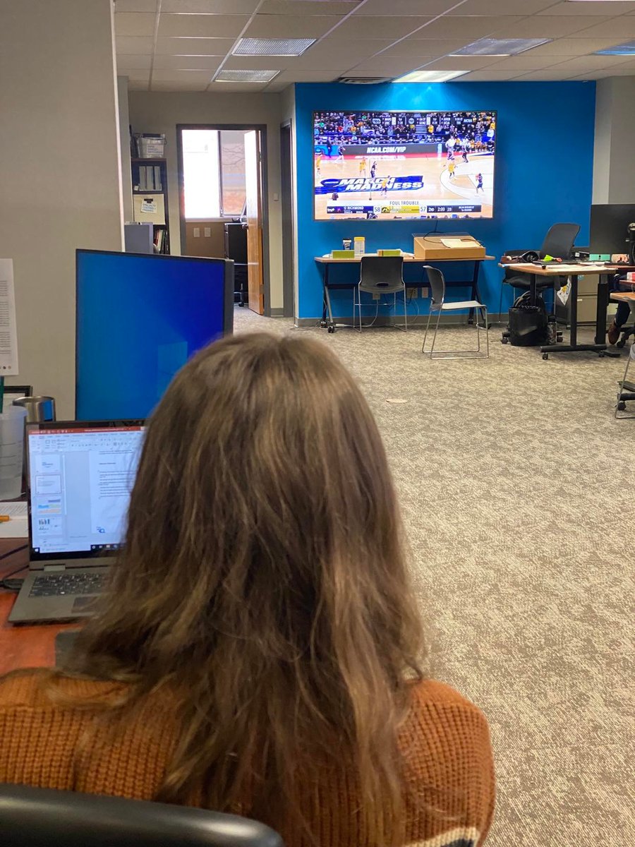 TheTAG_Team's tweet photo. When work is important but so is your #MarchMadness #Bracket... 🏀  #MarchMadnessBracket #MarchMadness2022 https://t.co/X56JlvpO3i