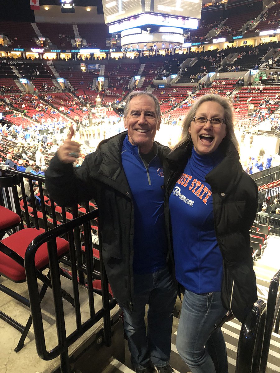 captdonalaska's tweet photo. Go Zags!!
#mmselfie #jumbotron #modacenter https://t.co/Gnbrfdcj4l