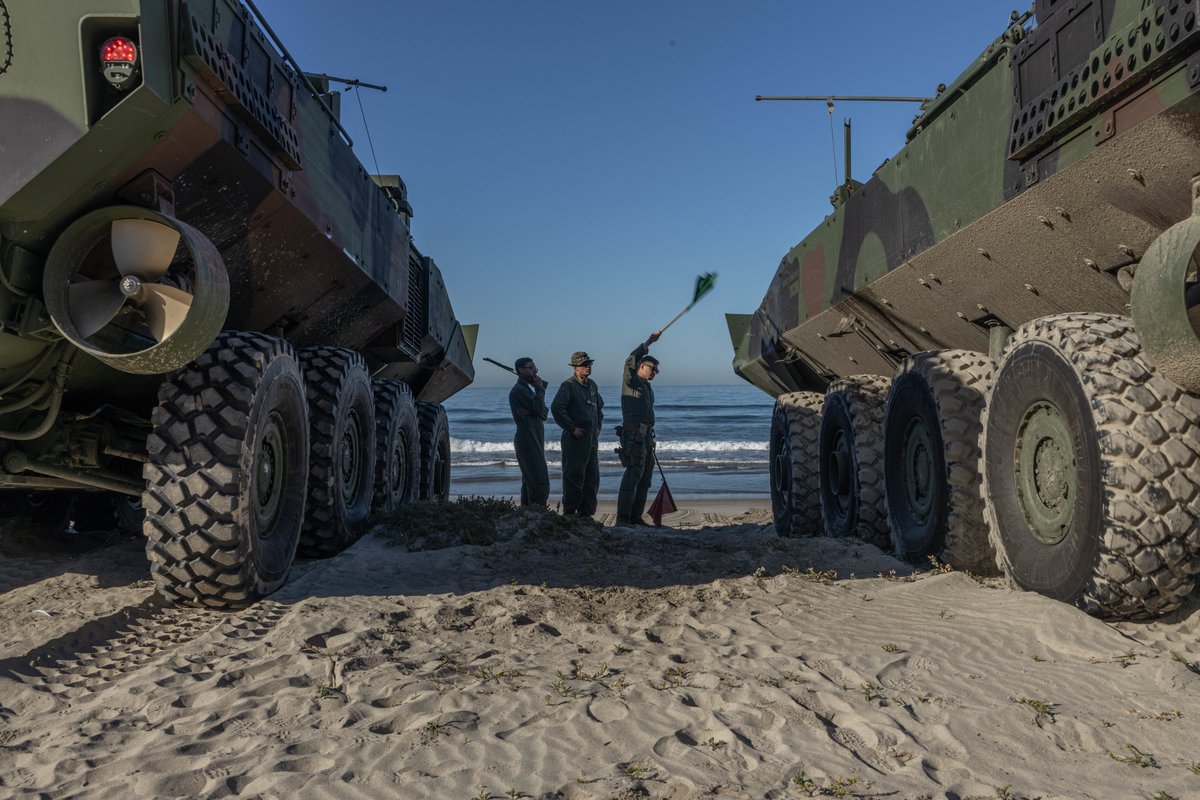 1stMEF's tweet photo. #Marines with 3d Assault Amphibian Battalion, @1st_Marine_Div, prepare to launch amphibious combat vehicles (ACV) into the surf during a training event at @MCIWPendletonCA.
Capability in operations is the next step in certifying ACV crew members for worldwide deployment. https://t.co/TPsbnp4P9y