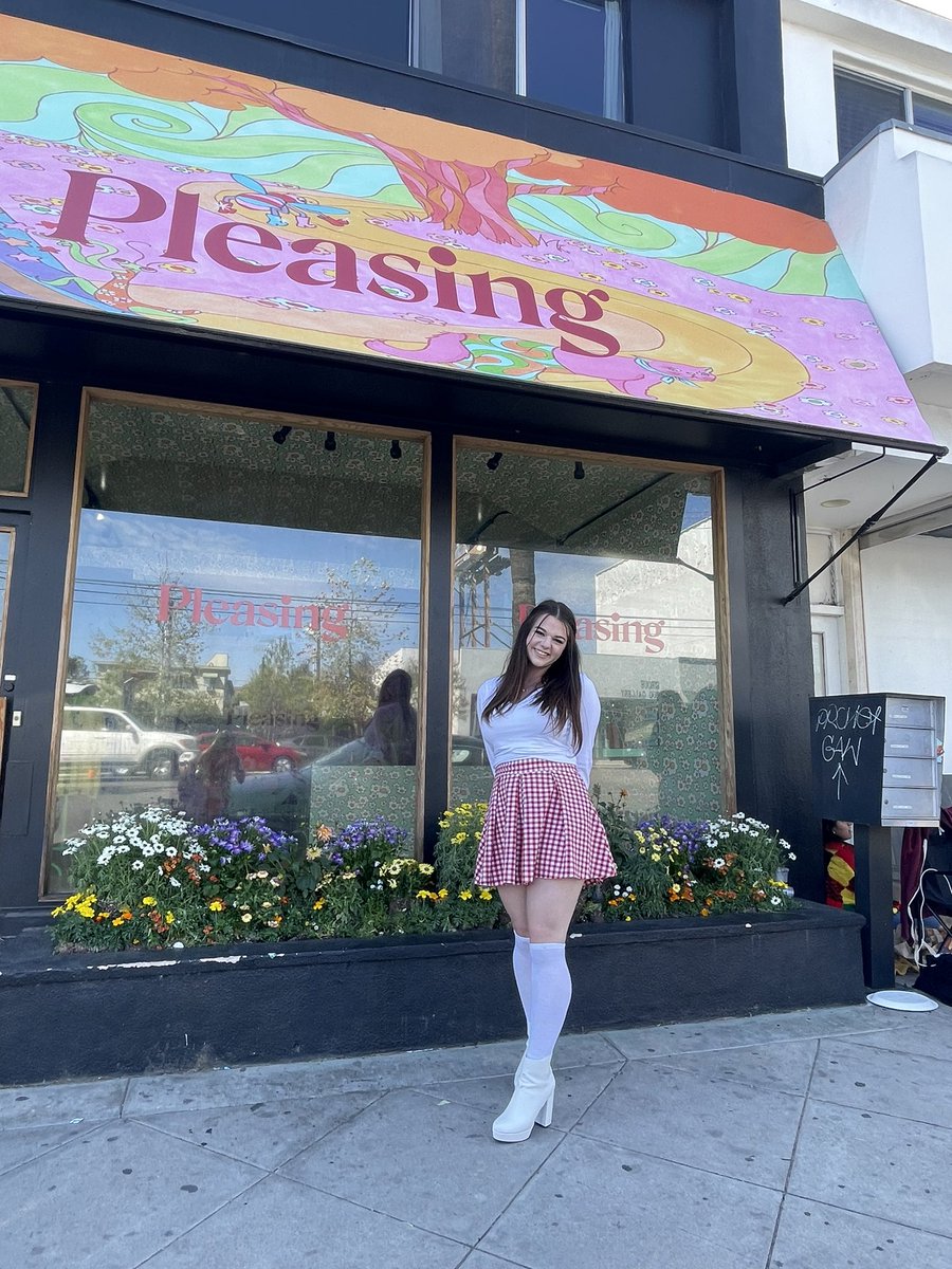 oldluvrsmusic's tweet photo. here and pleased :) #pleasing #pleasingLA https://t.co/siiiSaJhoc