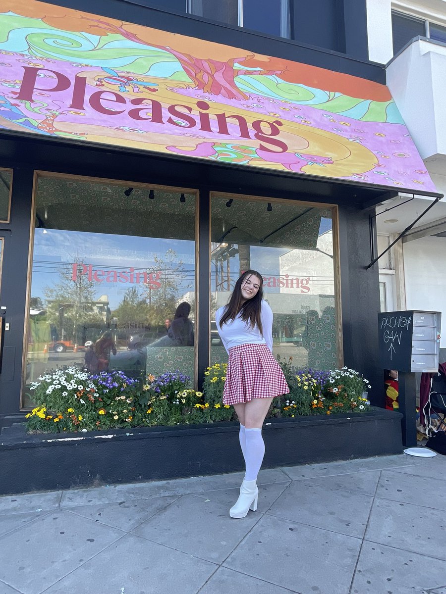 oldluvrsmusic's tweet photo. here and pleased :) #pleasing #pleasingLA https://t.co/siiiSaJhoc