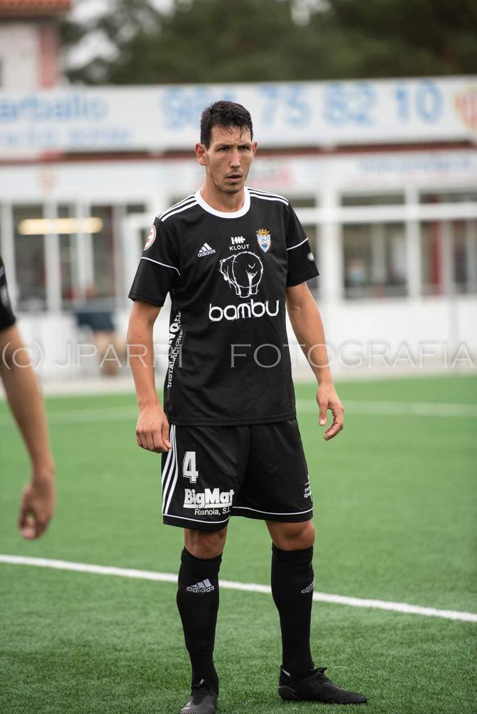 laeradelbronce's tweet photo. 1338• Angelo Liñares
Jugador del Noia
@CFNOIA @angelo88_ https://t.co/8xgF5McTXz