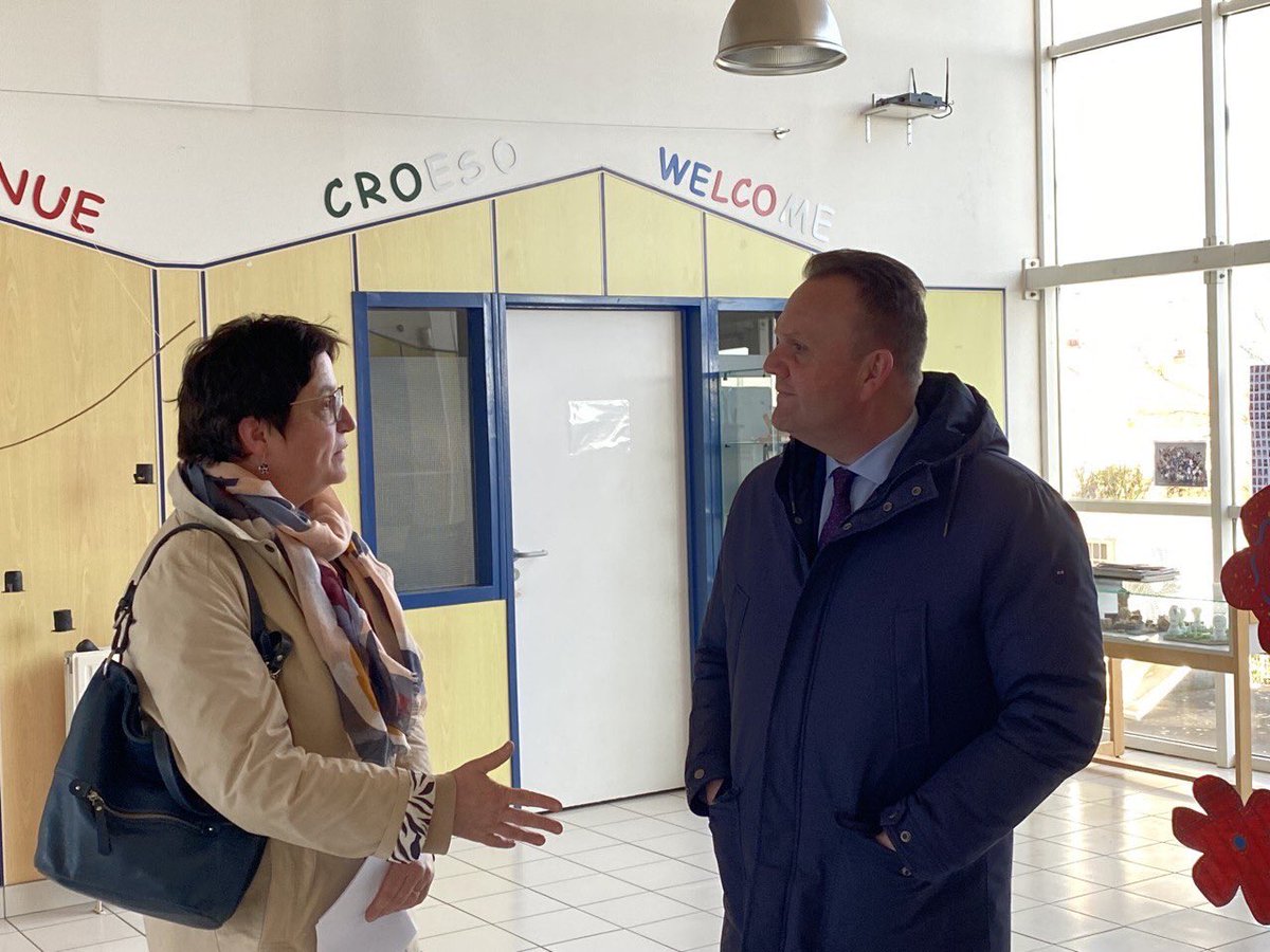 AndreMARTIN126's tweet photo. Une nouvelle étape de l’Orientibus des @paysdelaloire dans les #Mauges pour accompagner collégiens et lycéens de @DomSortais. 
Un objectif pour @C_MORANCAIS : « Réussir ensemble ! » avec parents et enseignants, l’orientation de tous nos jeunes. #choisirmonmetier https://t.co/GznWHLWnLZ