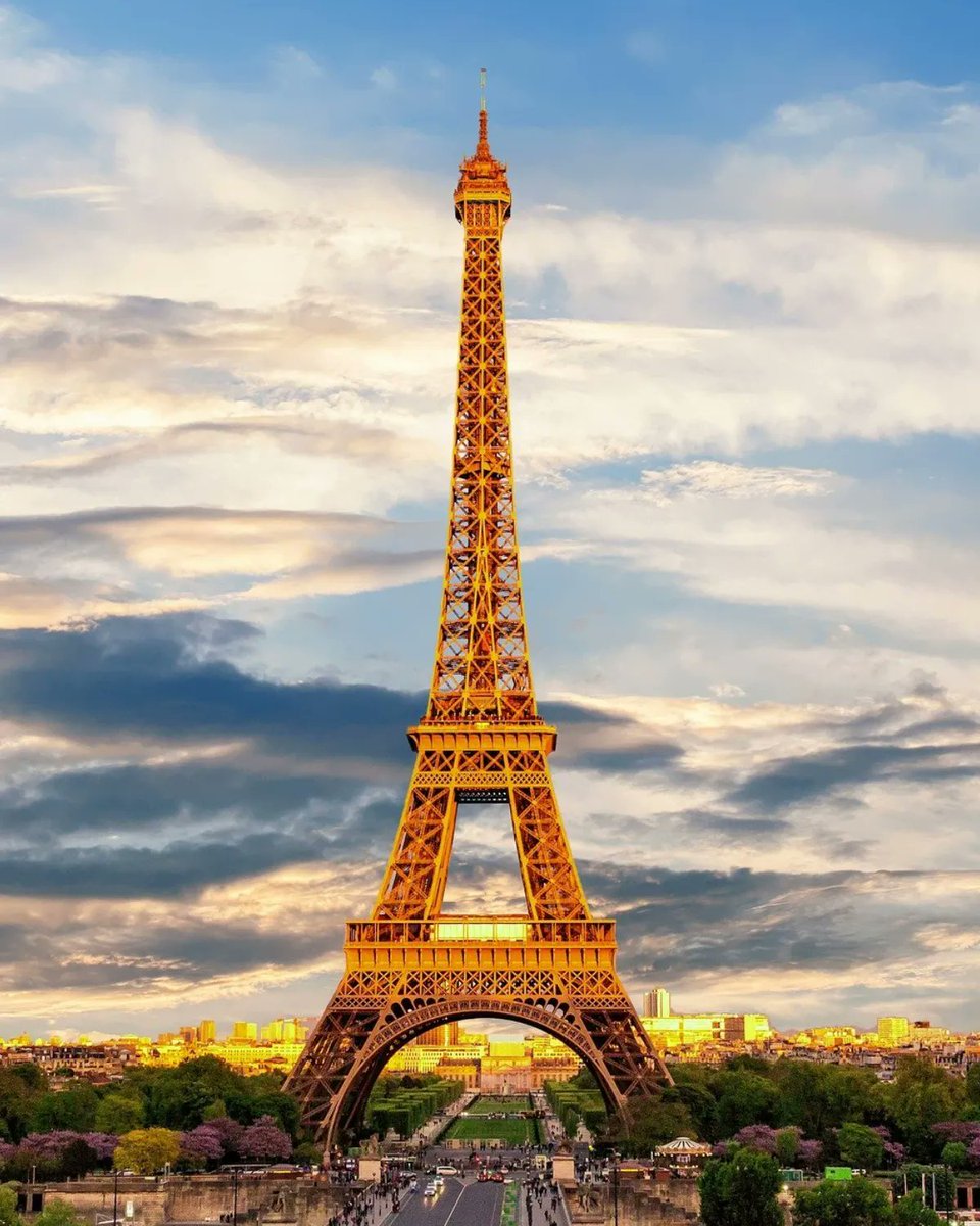 Select_TH's tweet photo. Follow in the footsteps of #JoannaLumley and see #Paris like a local on a short break #holiday from £499 pp! See https://t.co/X3MC82TWx8  #France #travel @EurostarUK #wanderlust #francetourisme #francetrip #europe #visitfrance #GreatCitiesoftheWorld https://t.co/n4B0dlWmsN