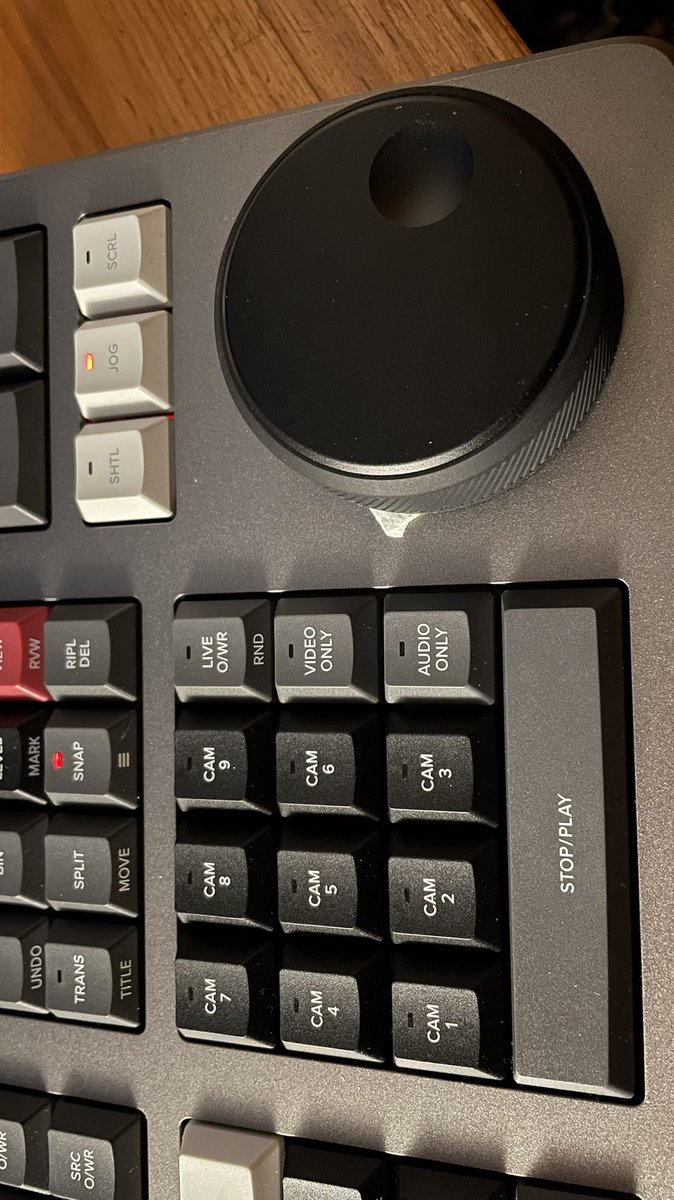 steadiwizard's tweet photo. I added a little friction to the jog wheel of the Blackmagic Speed Editor by putting some tissue underneath it. It’s now much more precise for me. #blackmagic_news https://t.co/9rD1u0Renv