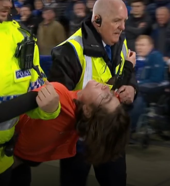 ladbible's tweet photo. Me pretending to be asleep as a kid so my dad would carry me back inside; https://t.co/Shs5FeWdTk