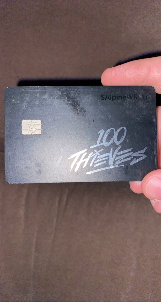 LostMyMindCDQ's tweet photo. @CashApp It’s dirty but I got the @100Thieves card https://t.co/KdVHcDUi7l